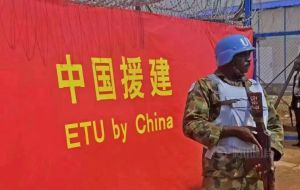 柬埔寨急招专业吊绳外墙油漆工