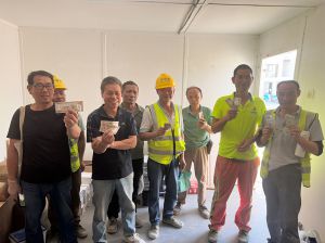 鑫正迪拜瓷砖工师傅们发生活费